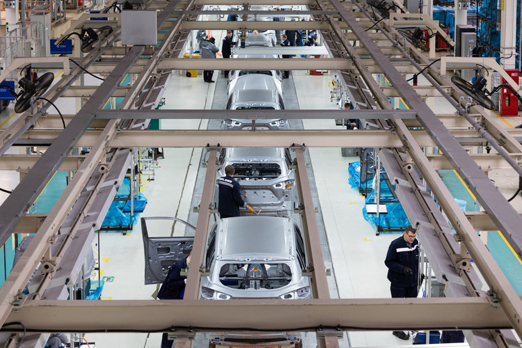 Pabrik Mobil dalam Industri Otomotif Berperan Penting