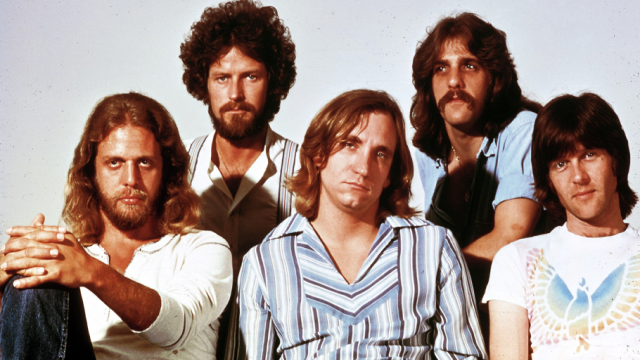 12 Lagu Paling Ikonik Sepanjang Masa yang Wajib Didengar