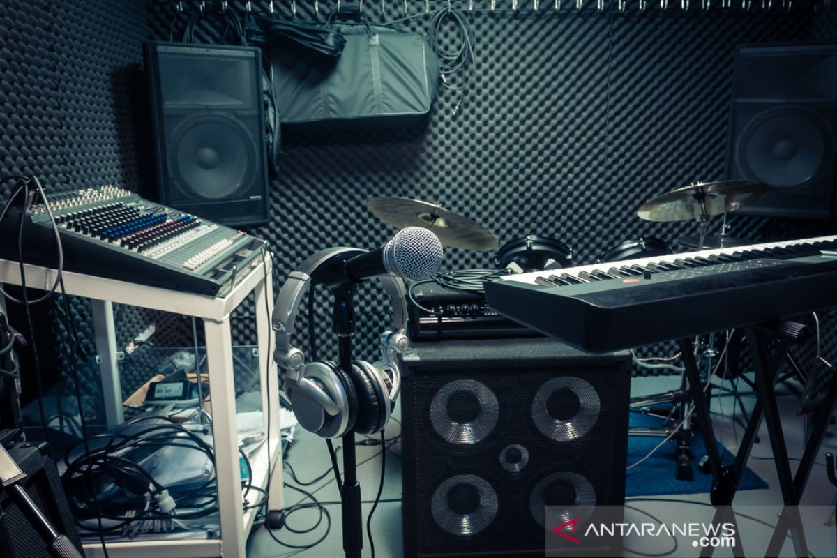 Dampak Industri Musik Digital terhadap Perubahan Cara Orang Menikmati Lagu Saat Ini